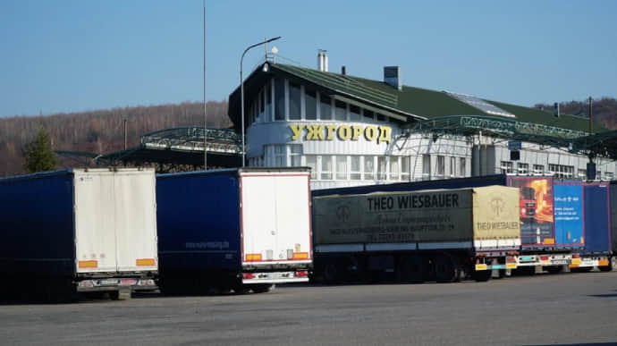 Словаки заблокировали движение грузовиков в Украину через пункт Вышне-Немецке