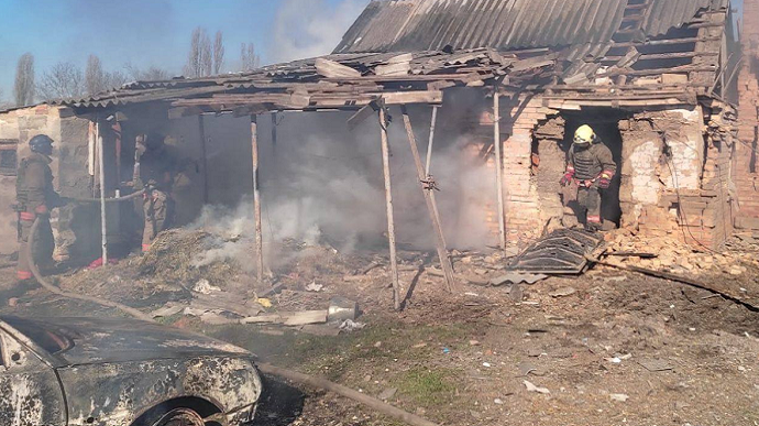 РФ обстреляла Никопольский районе с дрона: горели авто, побиты газопроводы