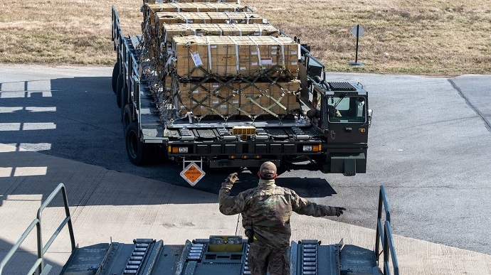 Пентагон показал фото новой военной помощи США Украине