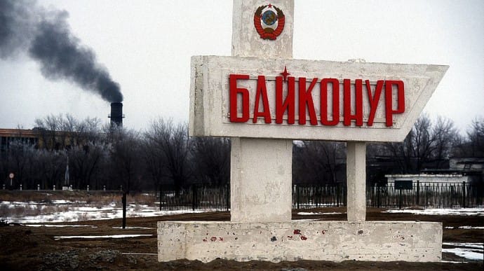 Россияне усилено охраняют космодром Байконур, пригнали военную технику