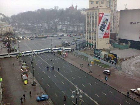 Доступ к Майдану с Европейской площади перекрыт.
