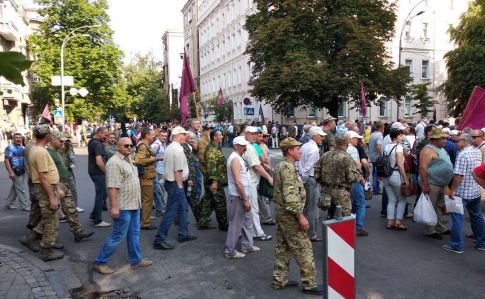 В правительственном квартале затруднено движение, Грушевского перекрыли