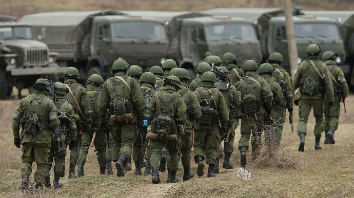 Armed convicts desert Russian Army in Mariupol 
