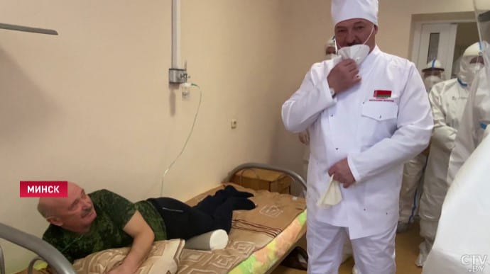 Лукашенко збирається вакцинувати українців: готує намети зі Спутником