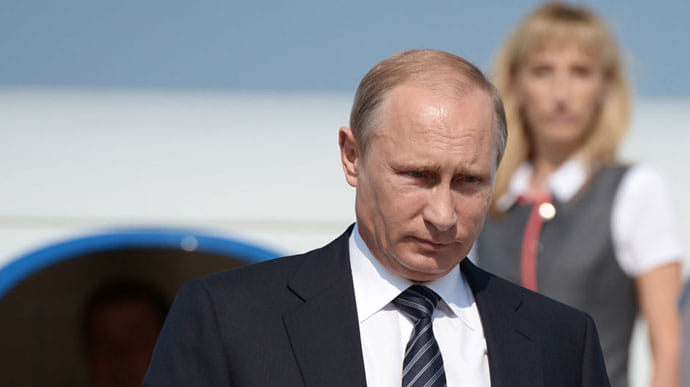 Путин поехал в оккупированный Крым: поздравляет россиян с праздником