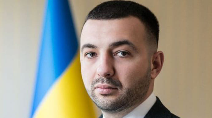 На Тернопольщине уволили прокурора, который устроил пир на работе и обещал #бать подчиненных