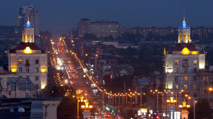 Росіяни атакували Запоріжжя: зайнявся об'єкт цивільної інфраструктури, є поранений