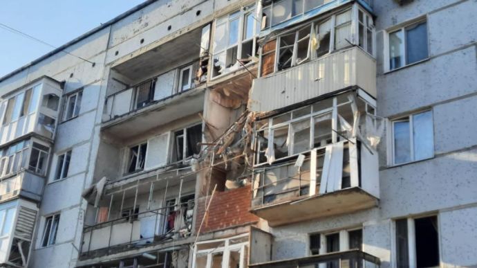 Росіяни обстріляли житловий квартал у Кураховому, є загиблий і поранені