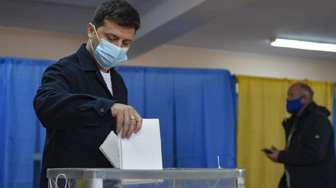 Зеленський проголосував на виборах, а Кличко не піде