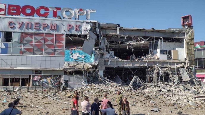 Росіяни вбили 5 жителів Харківщини, поранили ще 12-х, влучили в супермаркет