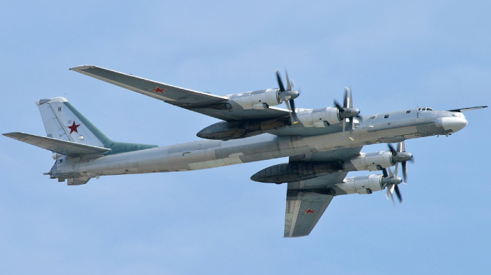 Взлетели стратегические бомбардировщики РФ, не менее 15 пусков ракет по Украине