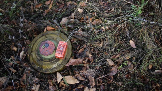 На Харьковщине 4 человека подорвались на мине, 2 из них погибли