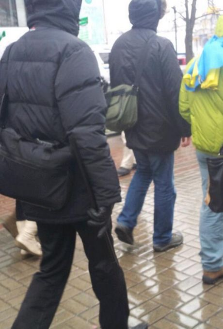В сторону Майдана передвигаются провокаторы вооруженные металлическими трубами