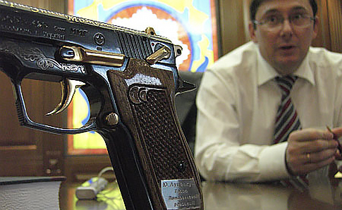 Луценко виступає за легалізацію зброї