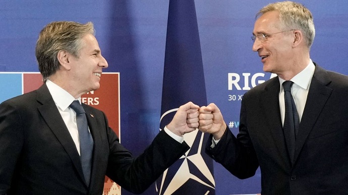 Блінкен і Столтенберг обговорили укріплення східного флангу НАТО