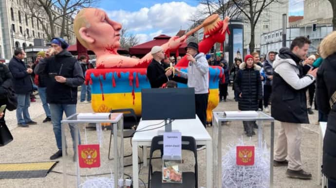 Russian opposition stages anti-Putin rally across the world – video, photo
