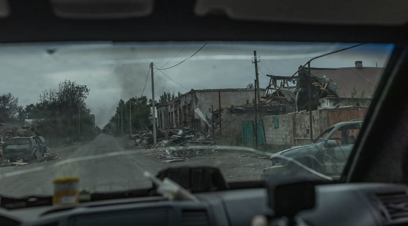 Russians attempt to enter Selydove, but Ukrainian forces push infantry back from outskirts – video