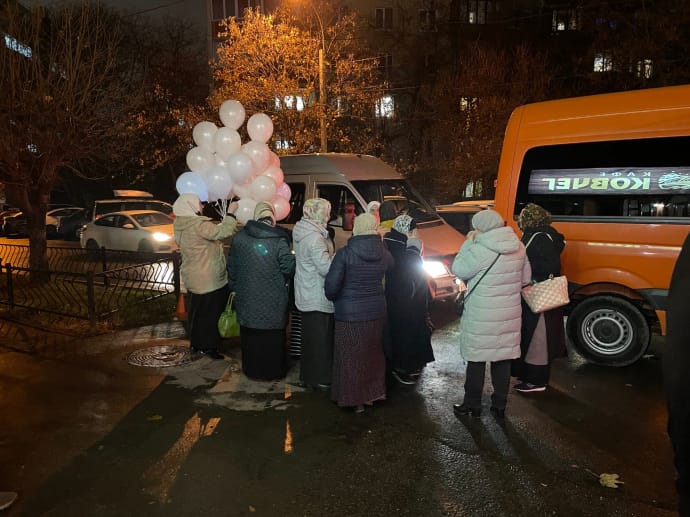 Активисты, ожидающие выхода Семедляева из СИЗО