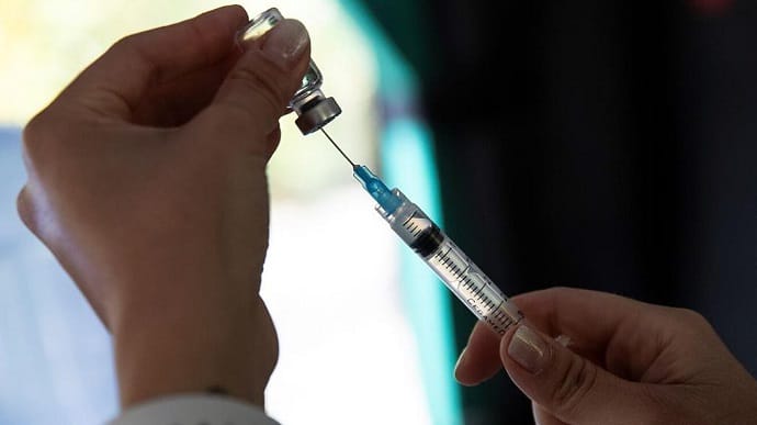 Канада дозволяє змішувати COVID-вакцини при першому і другому щепленнях
