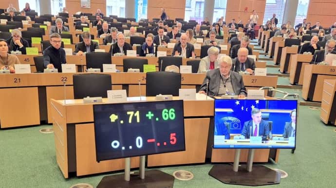 Комитеты Европарламента поддержали макрофин на 50 млрд евро для Украины
