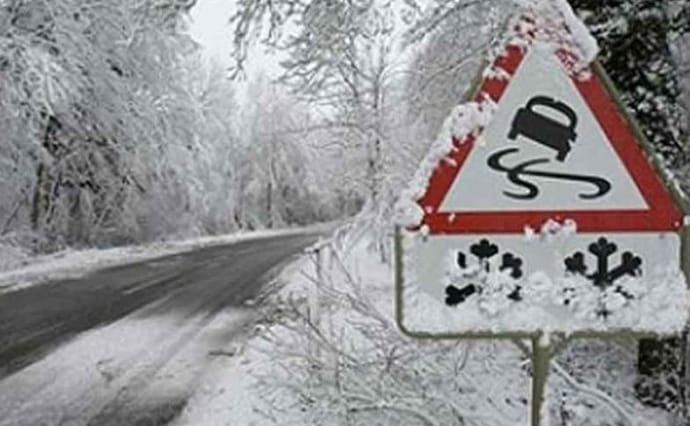 Закарпатье завалило снегом, на трассе Киев-Чоп ограничили движение
