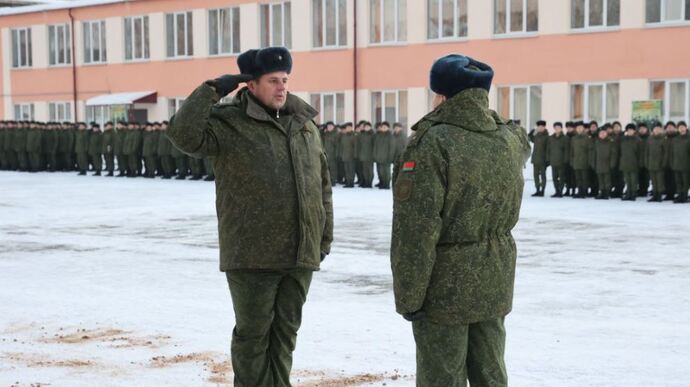 Group of Russian generals and unknown VIP-plane arrive in Belarus