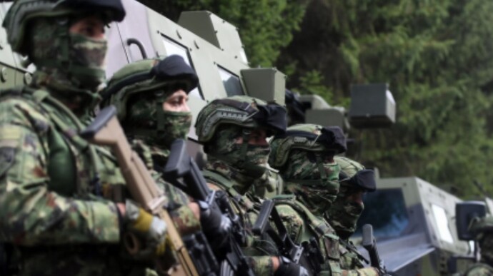 Президент Сербії скасував стан підвищеної готовності армії