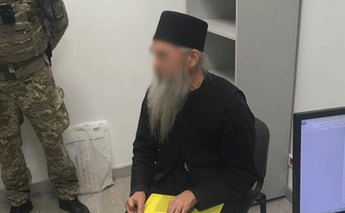 В аэропорту задержан священник с Афона с российским паспортом