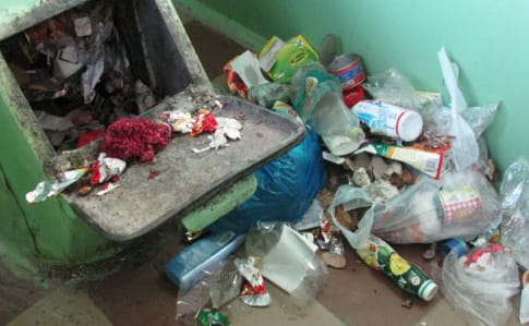 Угроза коронавируса: в Киеве закроют мусоропроводы