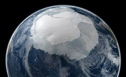 От Антарктиды откололся айсберг весом около 315 миллиардов тонн