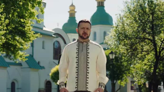 Zelenskyy at Orthodox Easter: God wears shoulder patch with Ukrainian flag