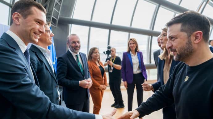 Orbán's Eurogroup leader shows handshake with Zelenskyy