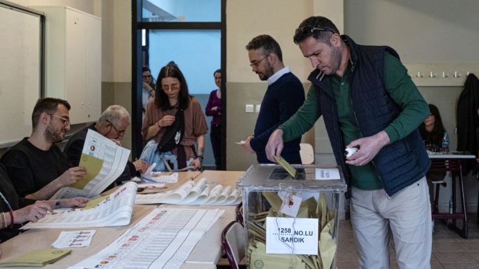 У Туреччині закрилися виборчі дільниці, починають підрахунок голосів
