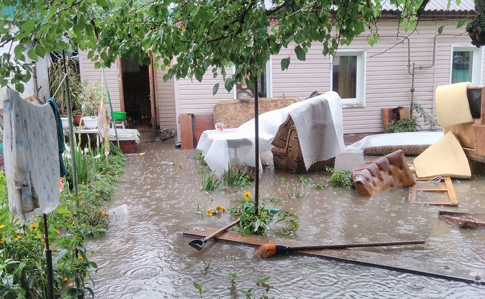 Грозы и шквалы: В Чернигове затопило насосную станцию, подтоплены улицы