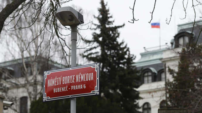 РФ заявила про сфабриковану провокацію через висилку дипломатів з Чехії 