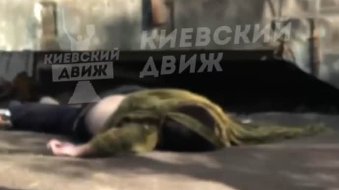 Киевлянин выпал с 13 этажа и погиб 