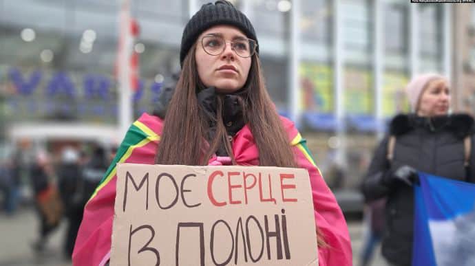 Плен убивает: Родные военнопленных устроили акции по всей Украине