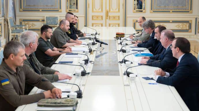 Зеленский поговорил с министром вооруженных сил Франции о совместном производстве оружия