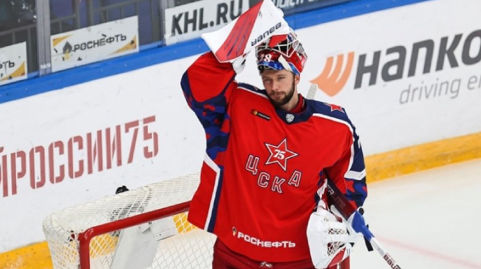 Вратарь сборной по хоккею хочет уехать из России, ему же шьют срок за уклонение от армии