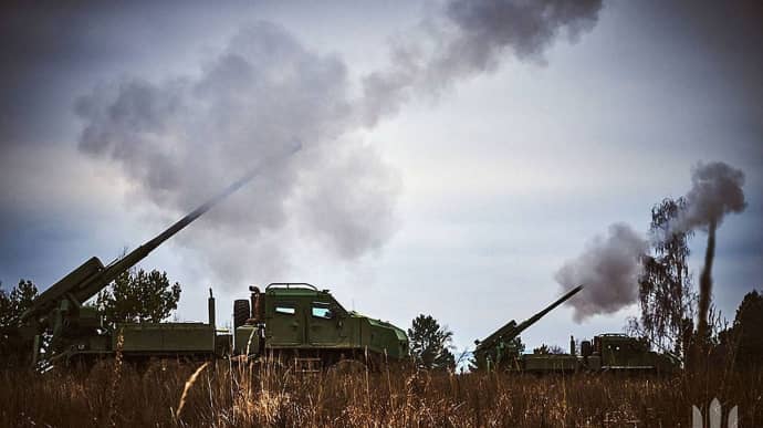Ukrainian forces kill 1,000 Russians and destroy 49 artillery pieces and 37 armoured combat vehicles