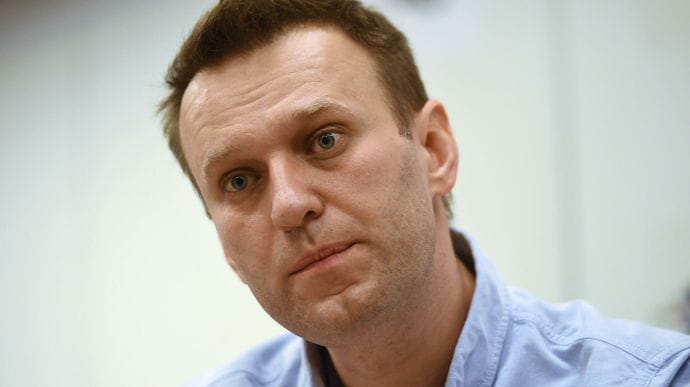 Навальний подає до суду на прессекретаря Путіна