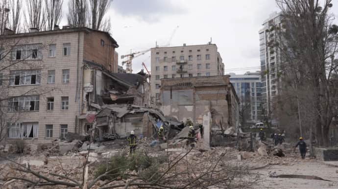 Кличко показал разрушенный корпус академии в центре Киева