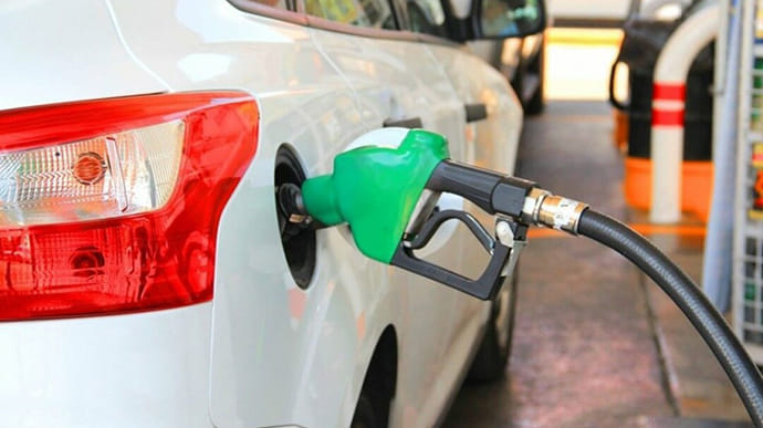 Минэкономики: Кабмин не ограничивал цены на премиальное топливо