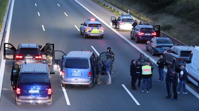 У Німеччині затримали чоловіка, який взяв у заручники пасажирів автобуса