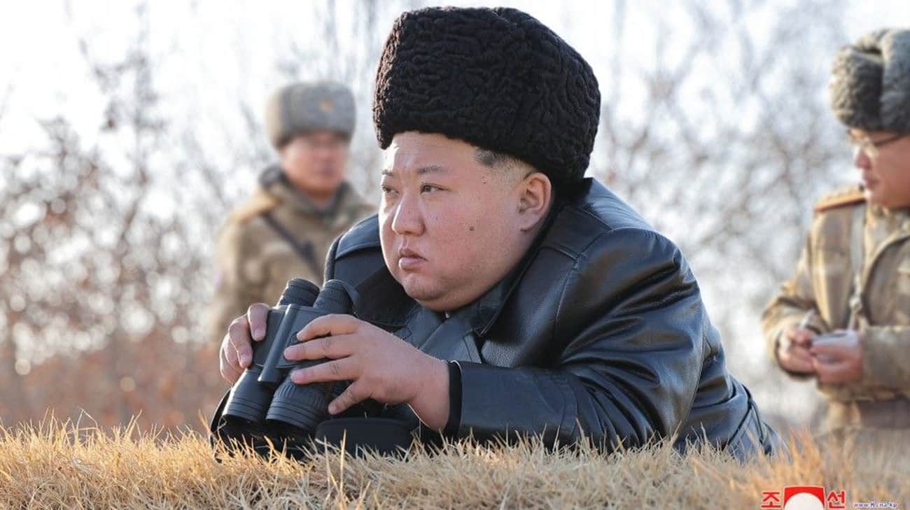 Kim Jong -in looked at the training of his army