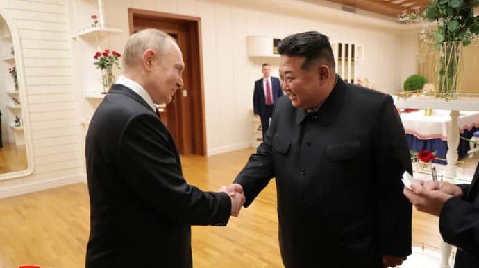 Putin arrives in North Korea to meet with Kim Jong Un