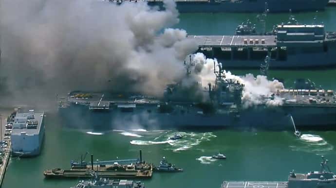 В США палає десантний корабель ВМС