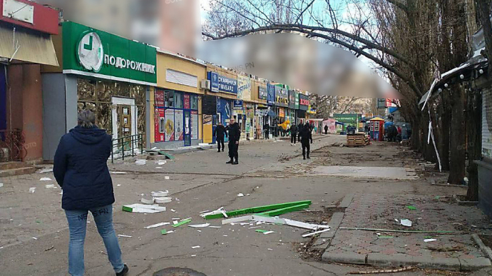 У Миколаєві касетні снаряди розірвались біля зупинки: є загиблі
