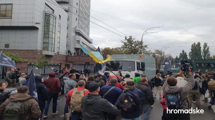Под судом, который оставил Антоненко в СИЗО, силовики жестко разгоняли протест