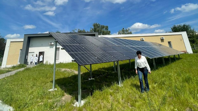 У лікарні в Бородянці встановили сонячні панелі від Ілона Маска